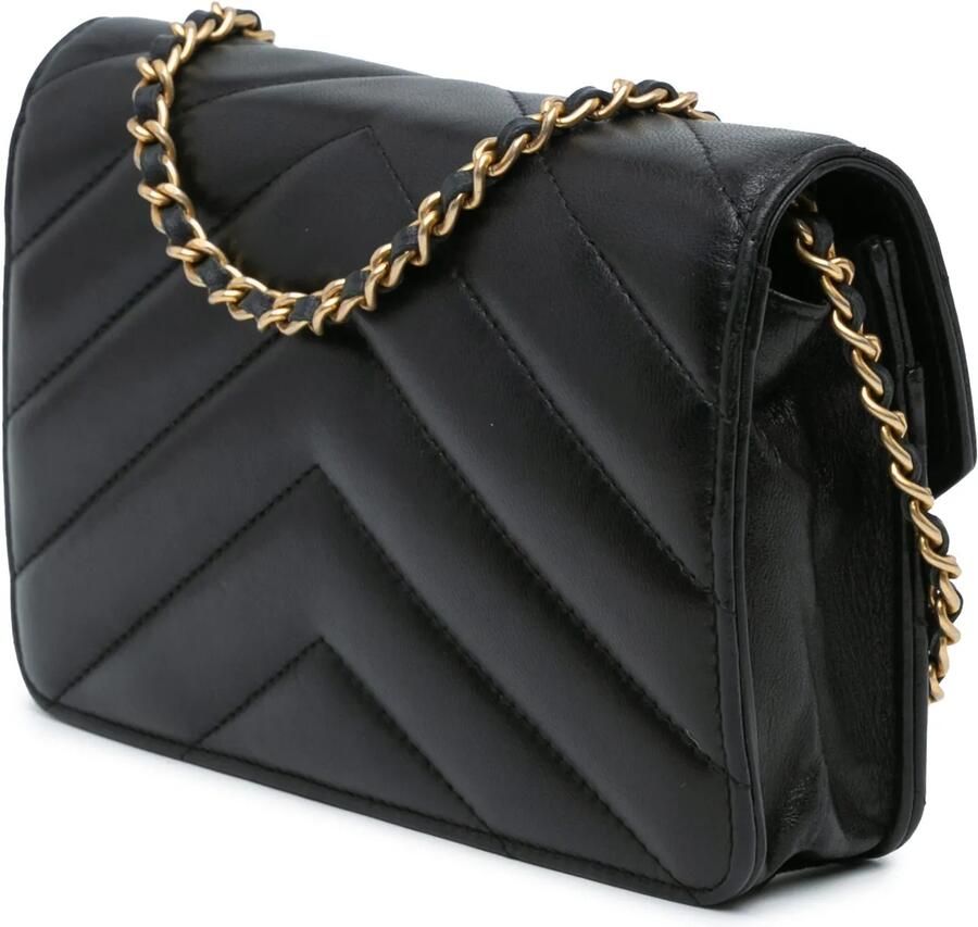 Chanel Hobo bags 2018-2019 Chevron Lambskin Button Wallet On Chain in zwart