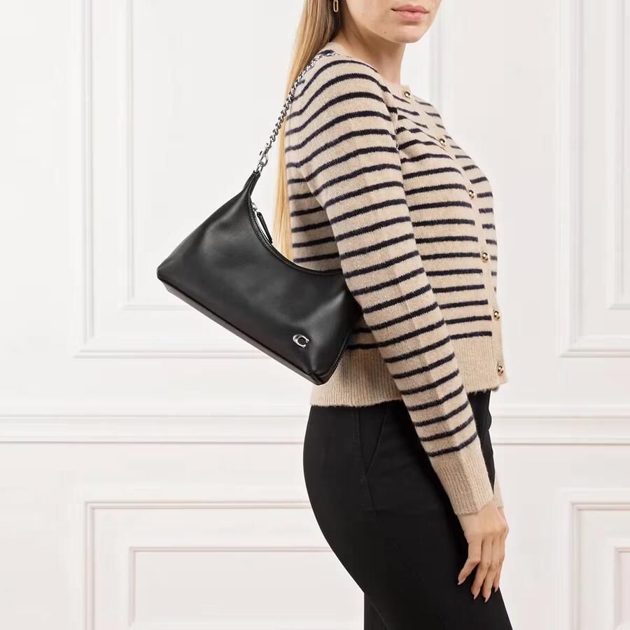 Coach Crossbody bags Glovetanned Leather Juliet Shoulder Bag 25 in zwart