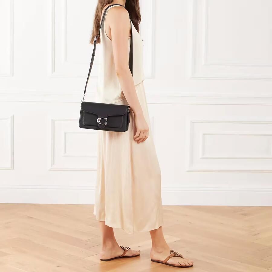 Coach Crossbody bags Polished Pebble Leather Tabby Shoulder Bag 26 Refr in zwart - Foto 4