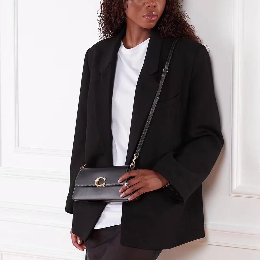 Coach Crossbody bags Refined Calf Leather Jet Shoulder Bag in zwart