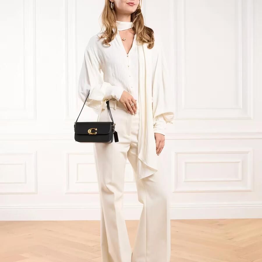 Coach Crossbody bags Refined Calf Leather Zoe Shoulder Bag in zwart