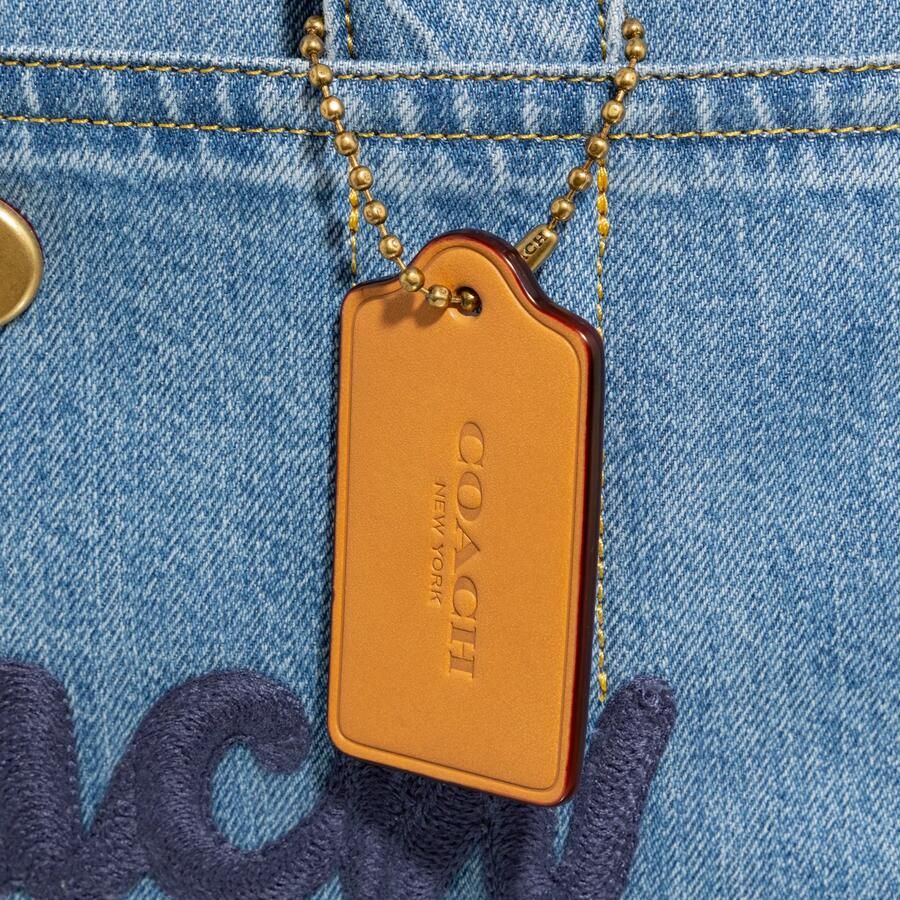 Coach Shoppers & Totes Denim Cargo Tote in blauw - Foto 5