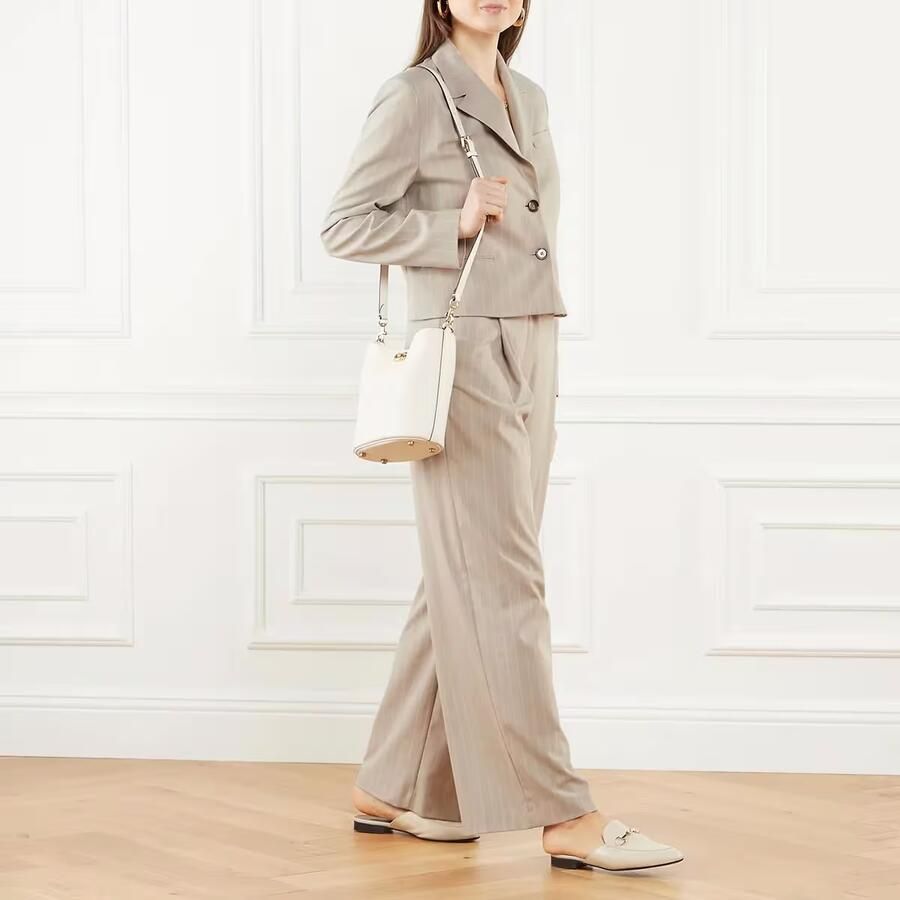 Coach Shoppers Polished Pebble Soft Willow 19 in crème