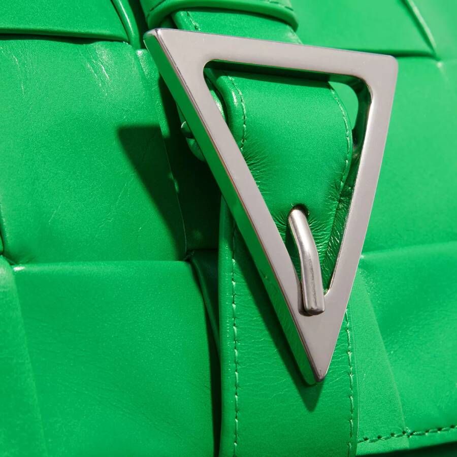 Bottega Veneta Crossbody bags Small Cassette Shoulder Bag in groen