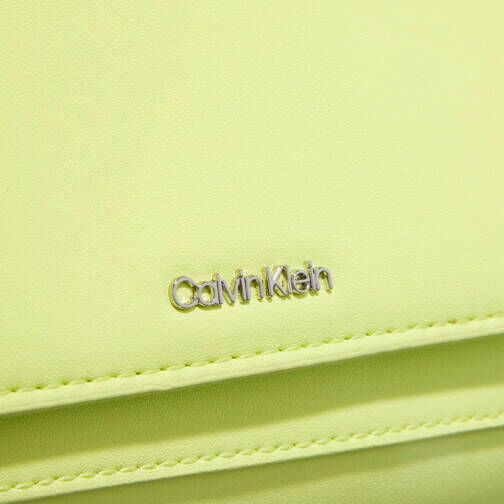 Calvin Klein Crossbody bags Ck Must Crossbody in groen