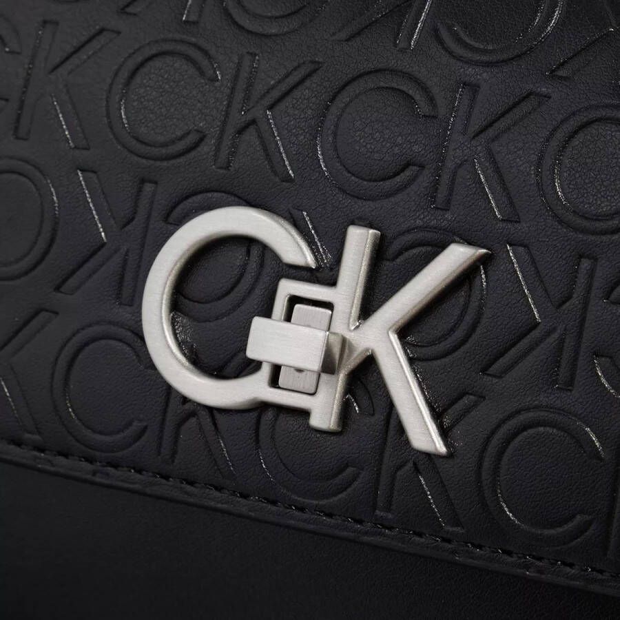 Calvin Klein Crossbody bags Re Lock Camera Bag W Flap Emb Mn in zwart