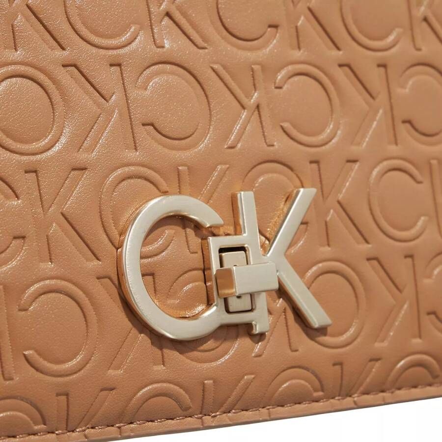 Calvin Klein Crossbody bags Re-Lock Double Gusett Xbody-Emb in beige