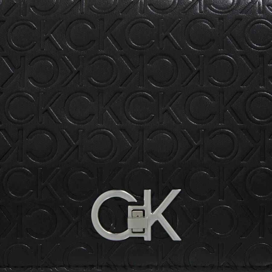 Calvin Klein Crossbody bags Re-Lock Shoulder Bag Medium Emb in zwart