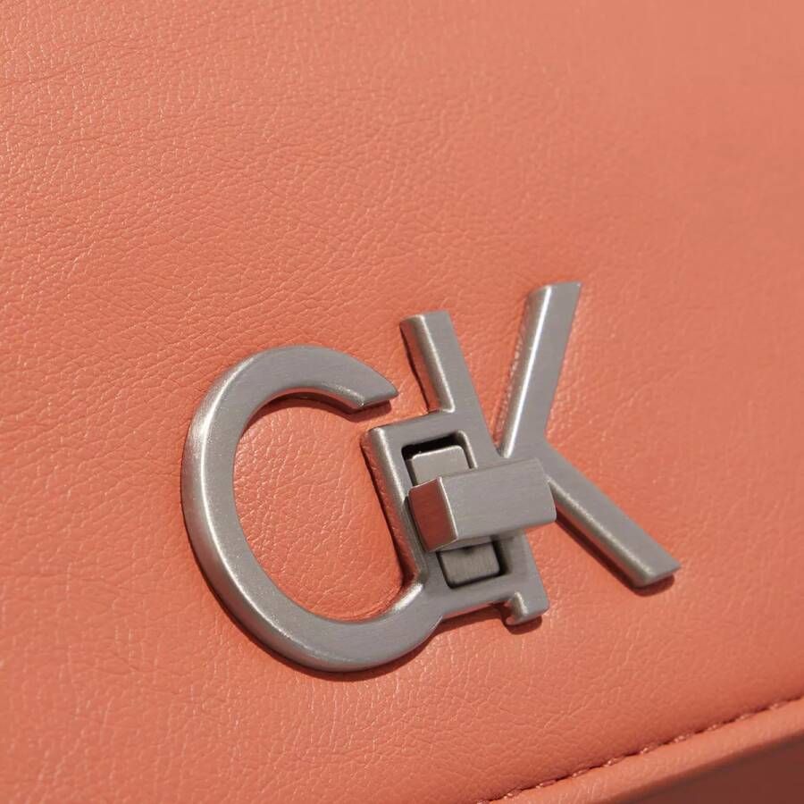 Calvin Klein Crossbody bags Re-Lock Shoulder Bag Medium in oranje