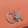 Calvin Klein Crossbody bags Re-Lock Shoulder Bag Medium in oranje - Thumbnail 2