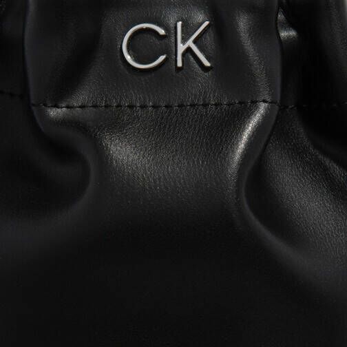 Calvin Klein Satchels Re-Lock Drawstring Bag Small in zwart