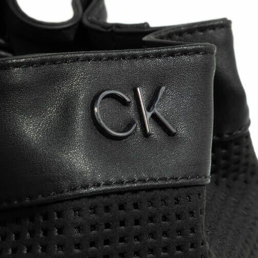 Calvin Klein Satchels Re-Lock Drawstring Bag Small Perf in zwart