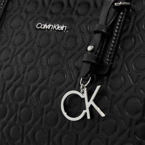 Calvin Klein Shoppers Must Shopper Medium Embossed Mono in zwart