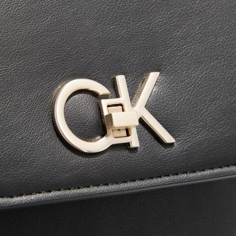 Calvin Klein Shoppers Re-Lock Shopper W Flap in zwart