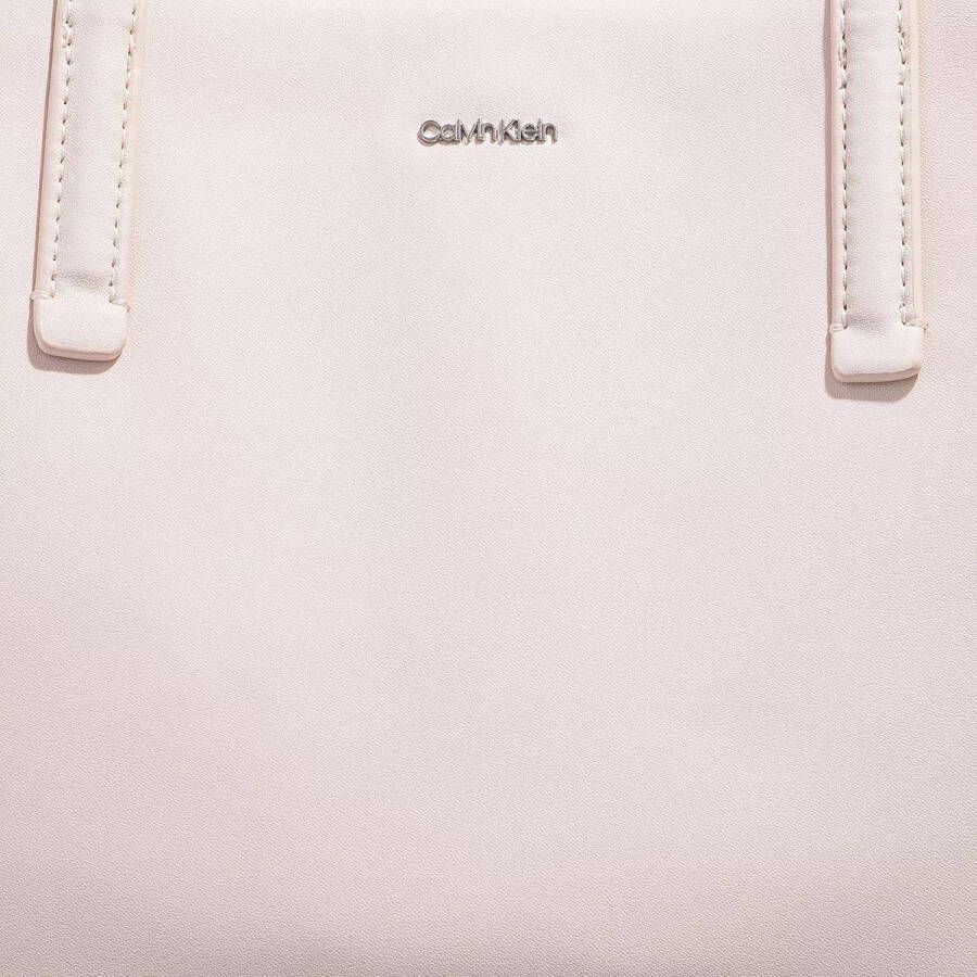 Calvin Klein Totes Ck Must Tote Md in crème