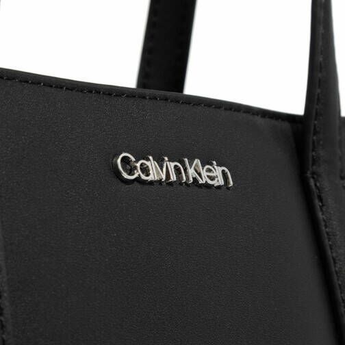 Calvin Klein Totes Ck Must Tote Medium in zwart