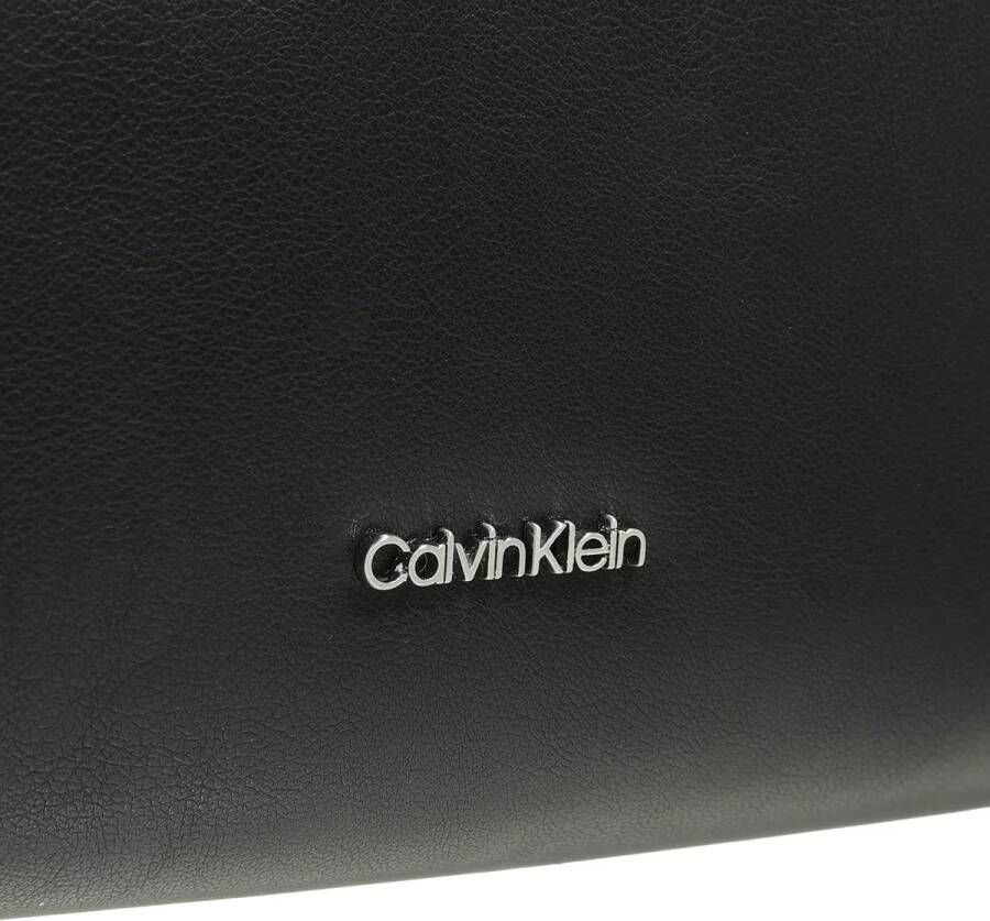 Calvin Klein Totes Elevated Soft Shoulder Bag Sm in zwart