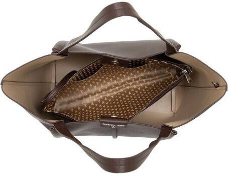 Chanel Hobo bags Caviar 19 Round Clutch With Chain in poeder roze