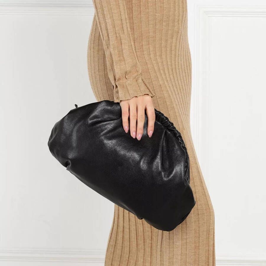 Furla Clutches Essential M Clutch in zwart