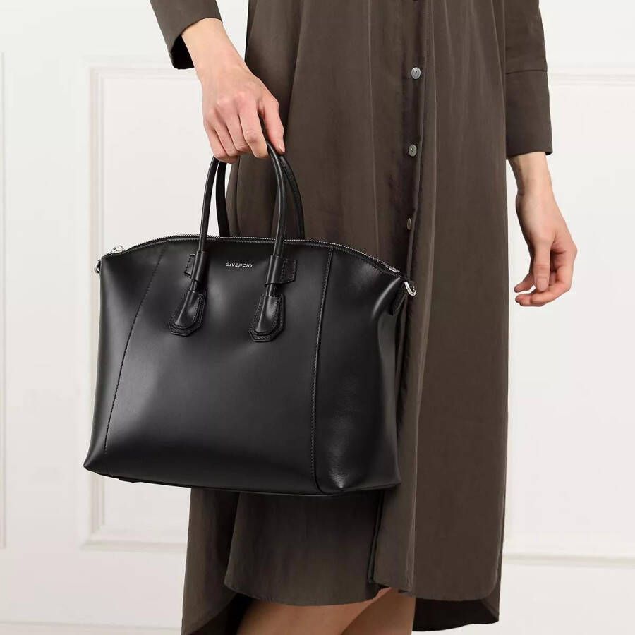Givenchy Crossbody bags Antigona Logo Shoulder Bag in zwart
