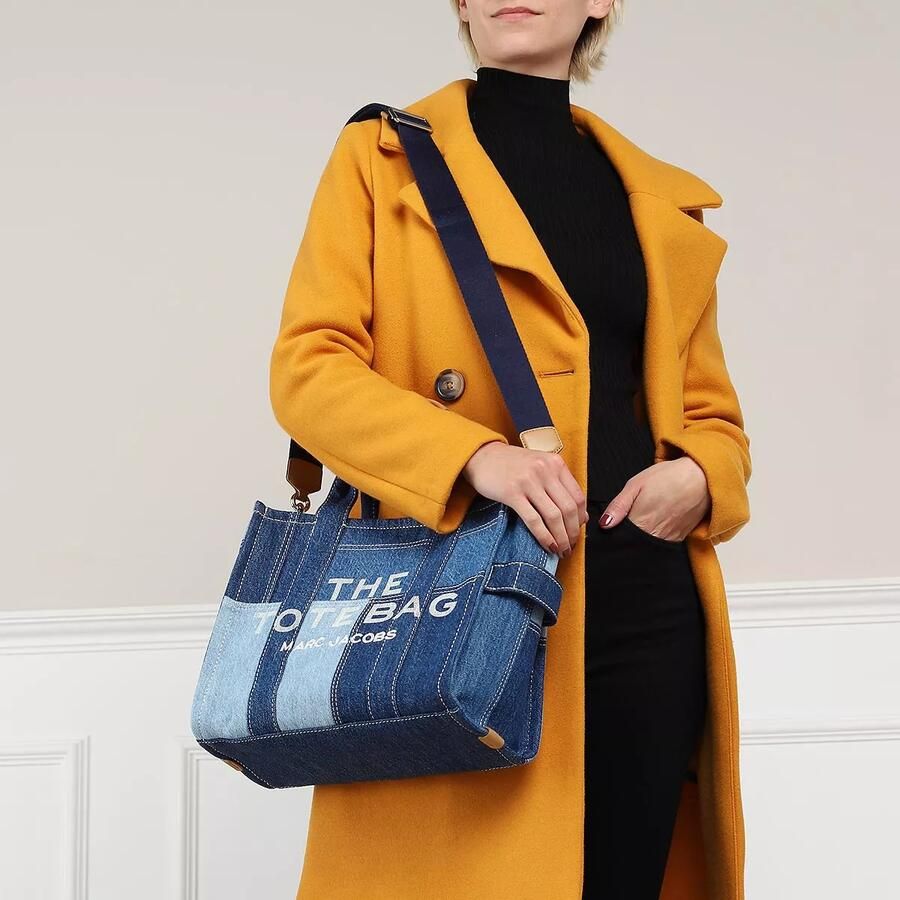 Marc Jacobs Shoppers & Totes The Denim Tote Bag in blauw