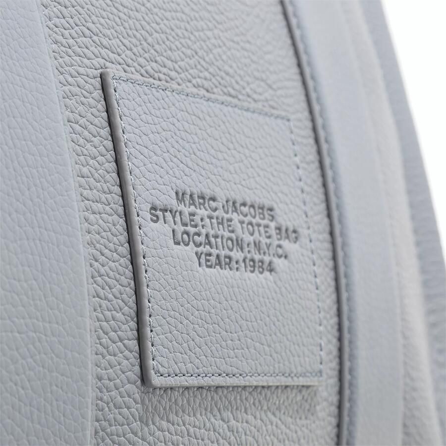 Marc Jacobs Shoppers & Totes The Large Tote in grijs - Foto 3