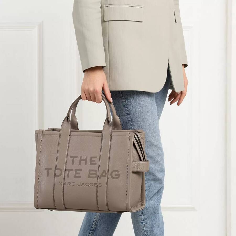 Marc Jacobs Totes The Medium Tote in grijs