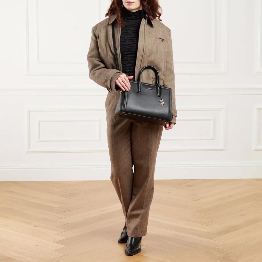 Michael Kors Zwarte leren handtas met metalen logo Black Dames