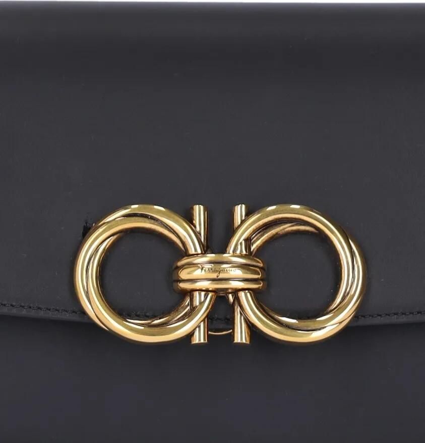 Salvatore Ferragamo Hobo bags "Trapezio" Black Leather Crossbody Bag in zwart - Foto 2