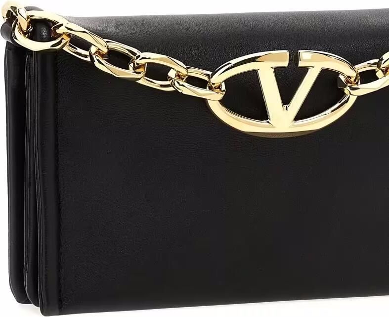 Valentino Garavani Clutches 'Vlogo Chain' Clutch Bag in zwart