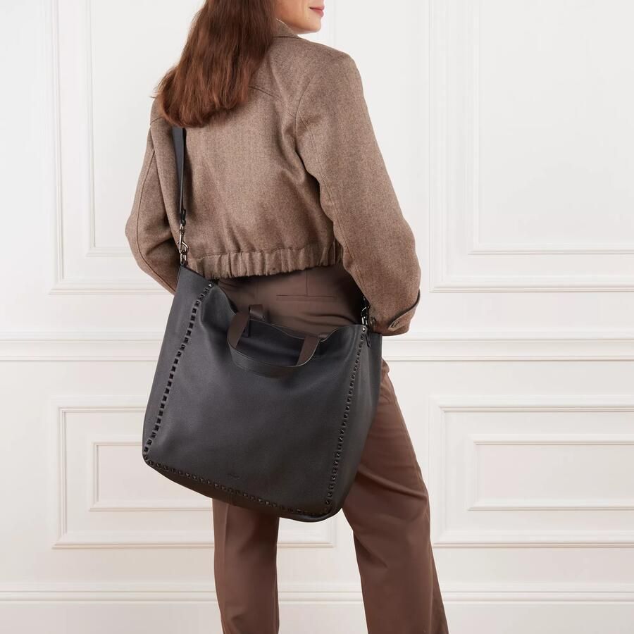 Valentino Garavani Shoppers & Totes Rockstud Tote Bag in zwart
