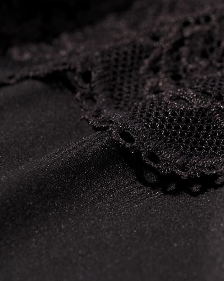 140 Medium Corrigerende String Hoge Taille Met Kant Zwart (zwart)