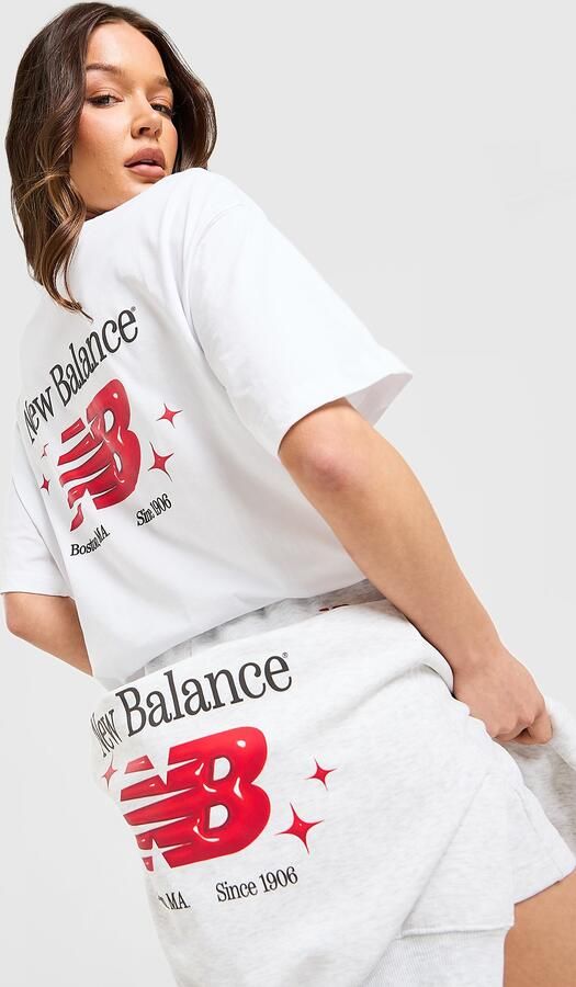 New Balance Chrome Oversized T-Shirt Wit- Dames Wit