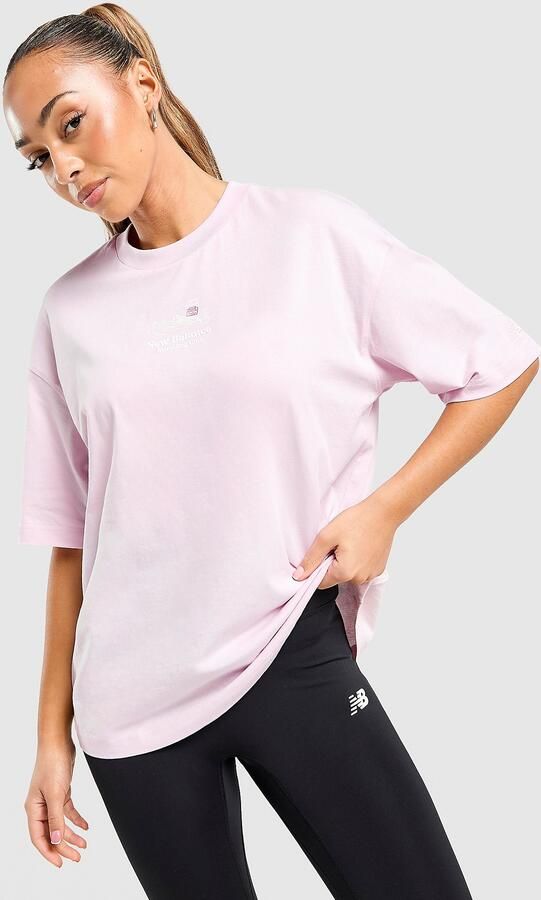 New Balance Run Club Boyfriend T-Shirt Roze- Dames Roze