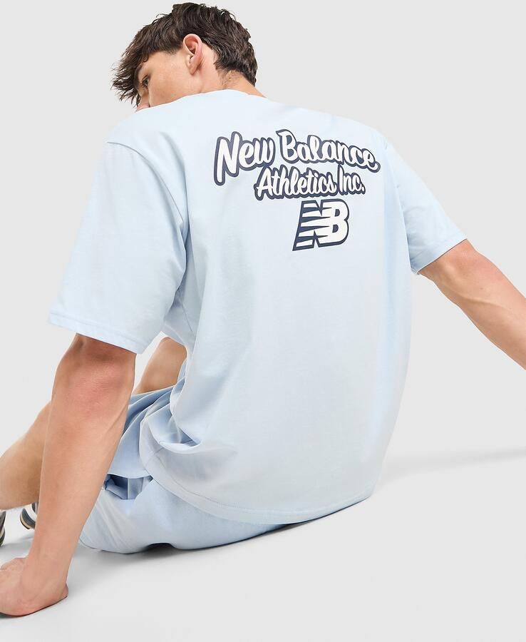 New Balance Script Back Graphic T-Shirt Blauw- Heren Blauw