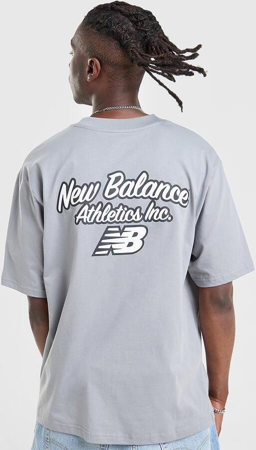 New Balance Script Back Graphic T-Shirt Grijs- Heren Grijs