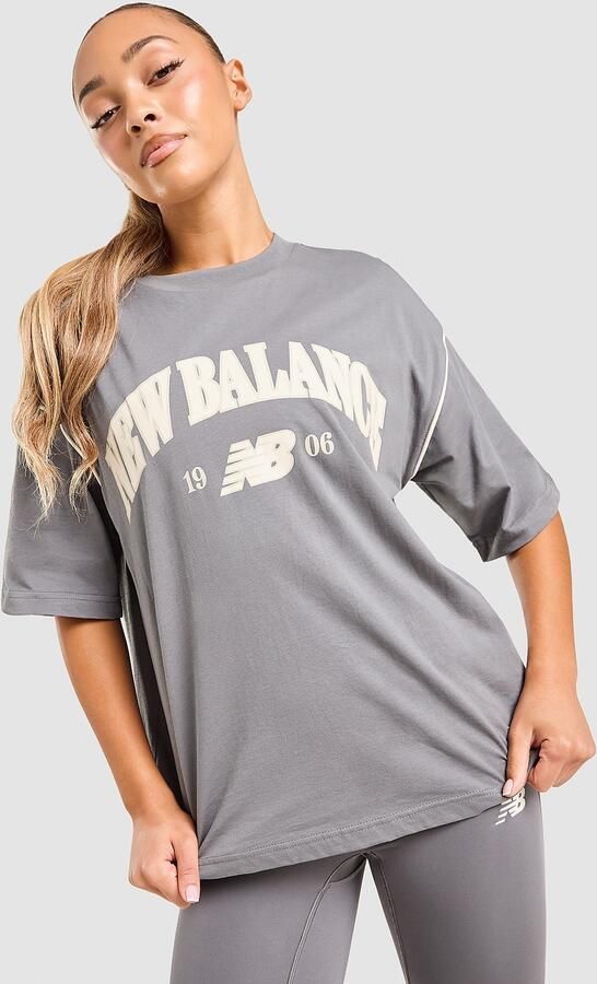 New Balance Varsity Boyfriend T-Shirt Grijs- Dames Grijs