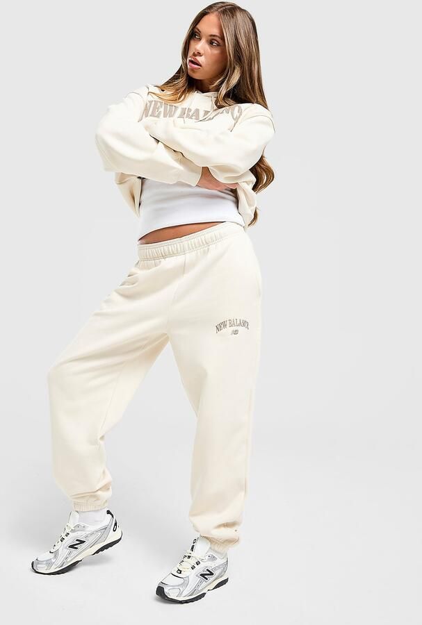 New Balance Varsity Cuffed Joggers Beige- Dames Beige