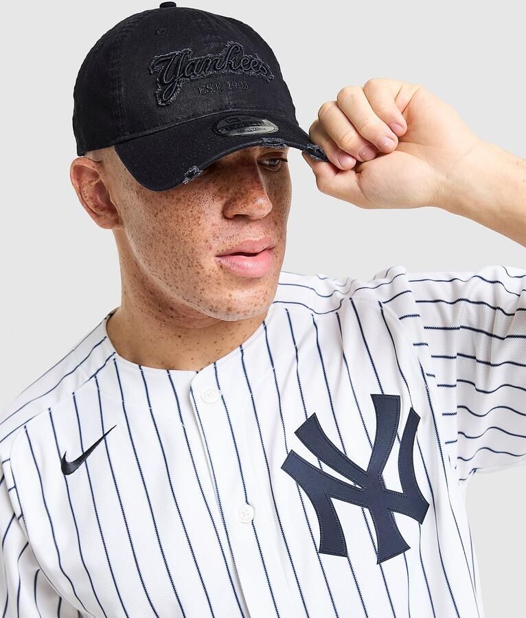 New era MLB New York Yankees Distressed 9TWENTY Cap Zwart- Dames Zwart