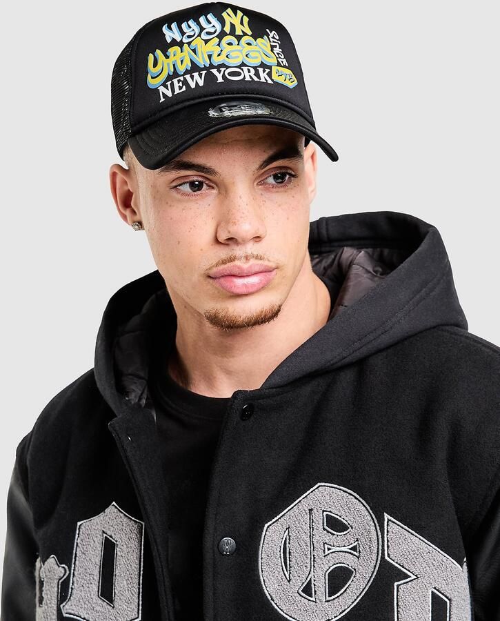 New era MLB New York Yankees Graffiti Trucker Cap Zwart- Dames Zwart