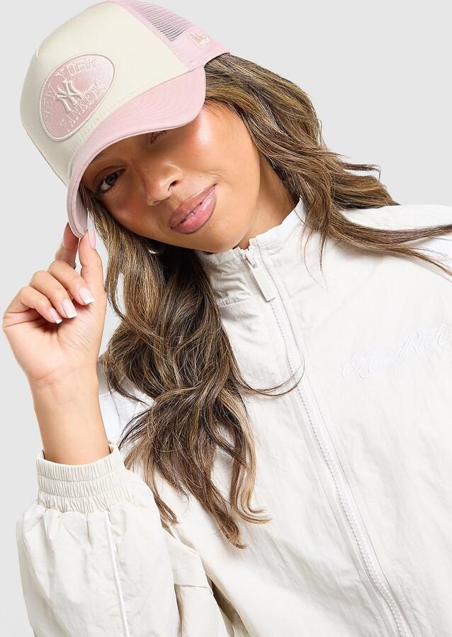 New era MLB New York Yankees Oval Trucker Cap Crème- Dames Crème