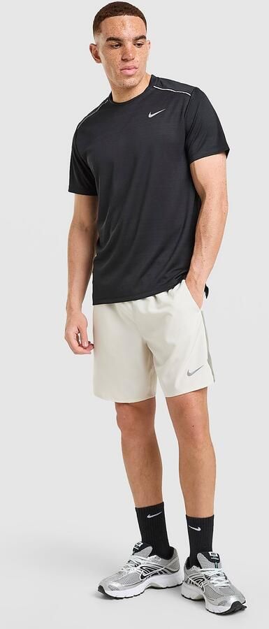 Nike Dri-FIT hardloopshorts met binnenbroek voor heren (18 cm) Challenger Crème- Heren Crème