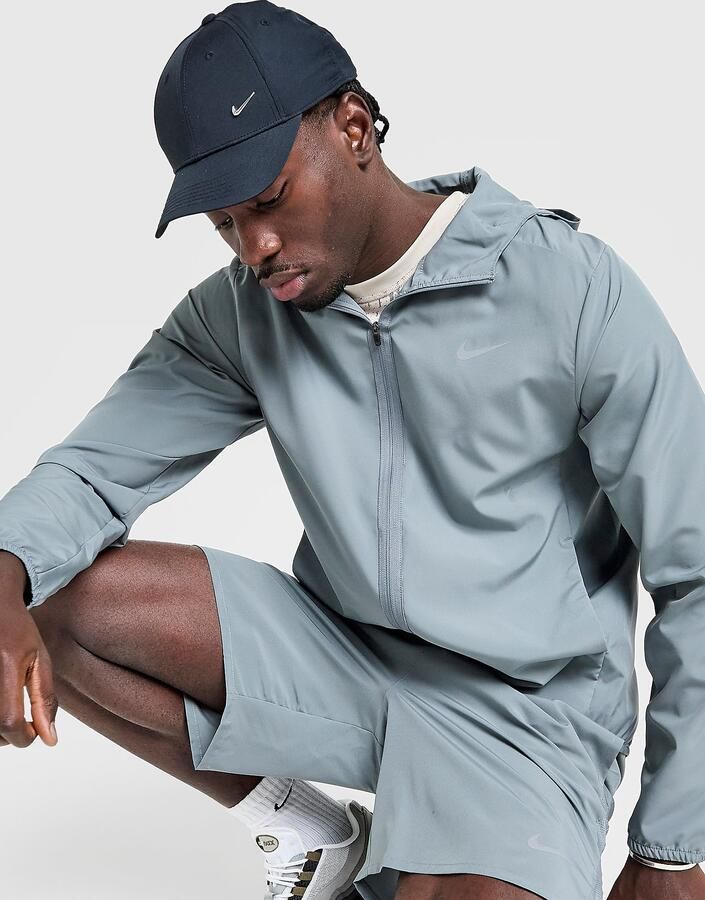 Nike Dri-FIT veelzijdig herenjack met capuchon Form Grijs- Heren Grijs