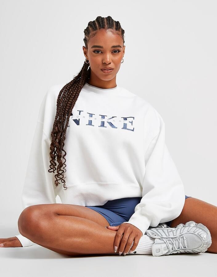 Nike Graphic Swoosh Crew Sweatshirt Wit- Dames Wit