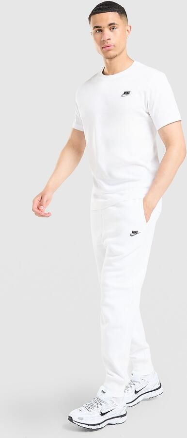 Nike Herenbroek van geborstelde fleece met boorden Club Wit- Heren Wit