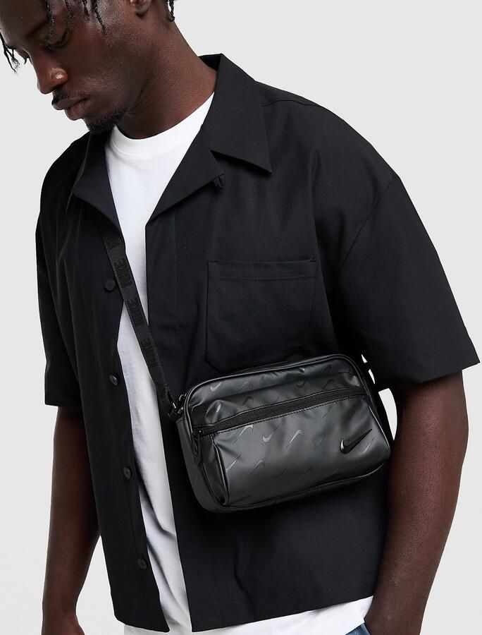 Nike Swoosh All Over Print Messenger Bag Zwart- Dames Zwart