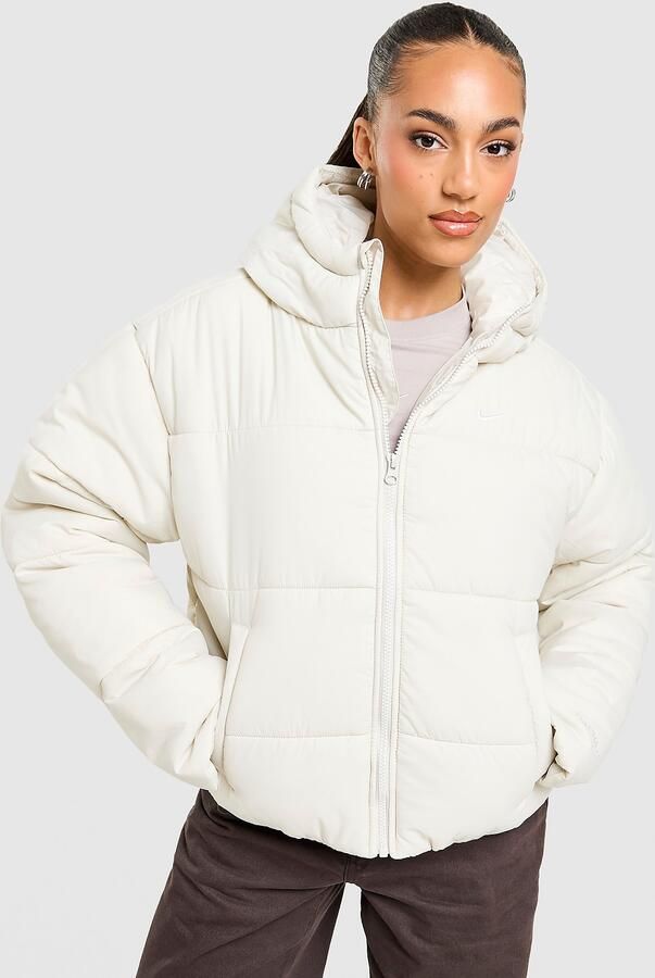 Nike Therma-FIT ruimvallend damesjack met capuchon Sportswear Classic Puffer Wit- Dames Wit