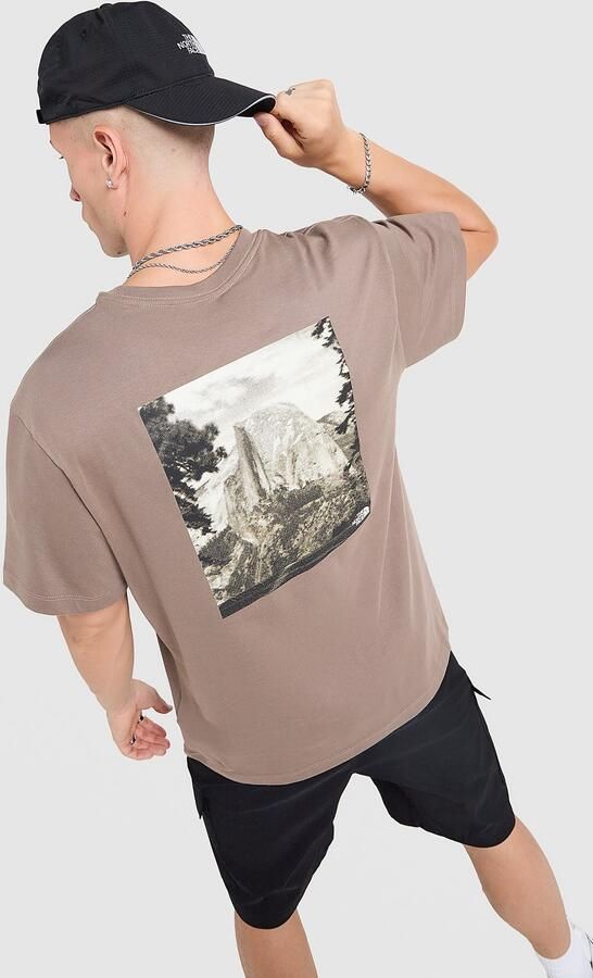 The North Face Venture Mountain Graphic T-Shirt Bruin- Heren Bruin