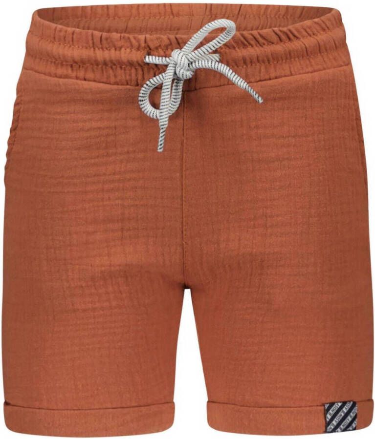 B.Nosy short met textuur karamel