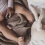 Mies & Co baby wiegdeken soft knitted 80x100 cm dune Babydeken Beige Effen - Thumbnail 4